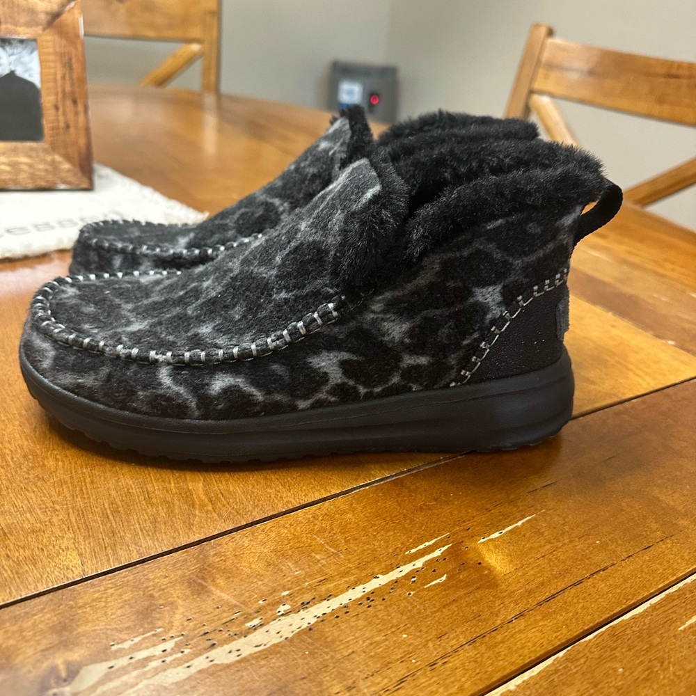 Hey Dude Black Leopard Ankle Booties like new